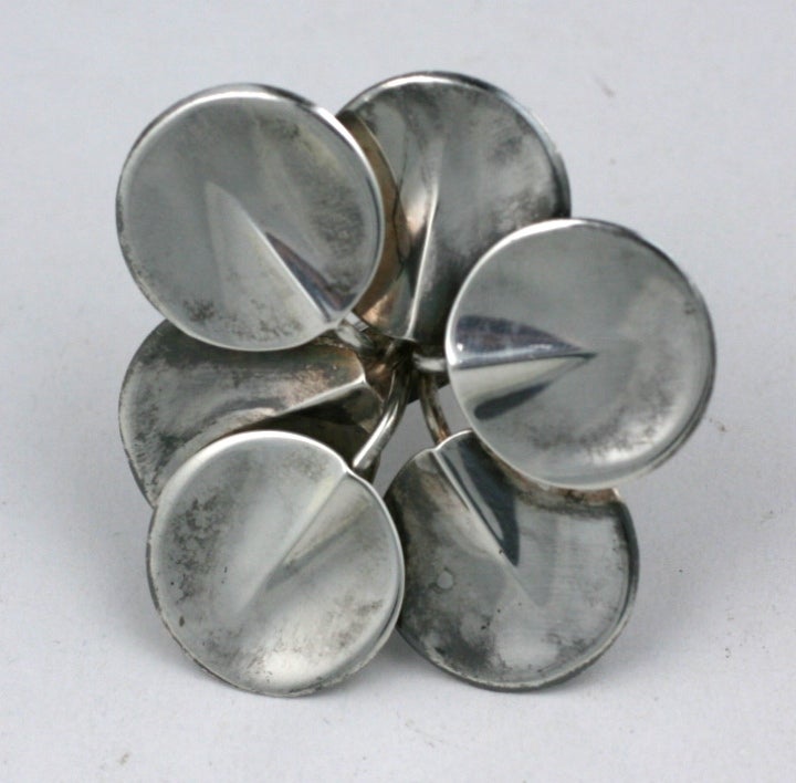Massive and striking modernist ring of staggered lily pad motifs. Sterling european manufacture 1960s.
Size 7.5