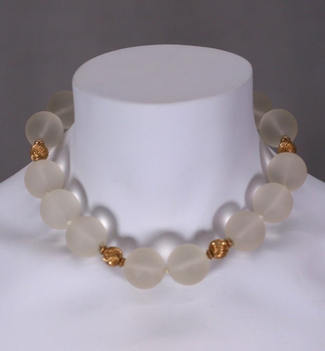 Perles en cristal de roche givré et or Excellent état - En vente à New York, NY