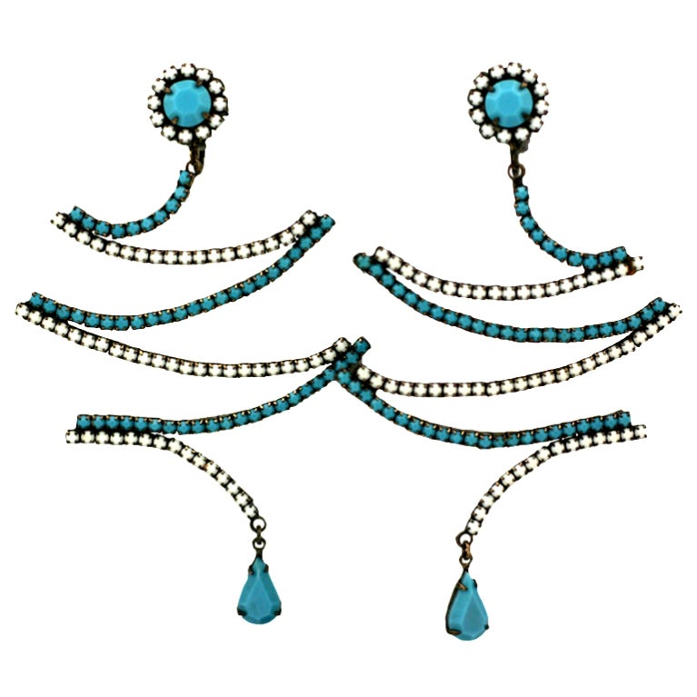 Kenneth Jay Lane  Longues boucles d'oreilles sculpturales en vente