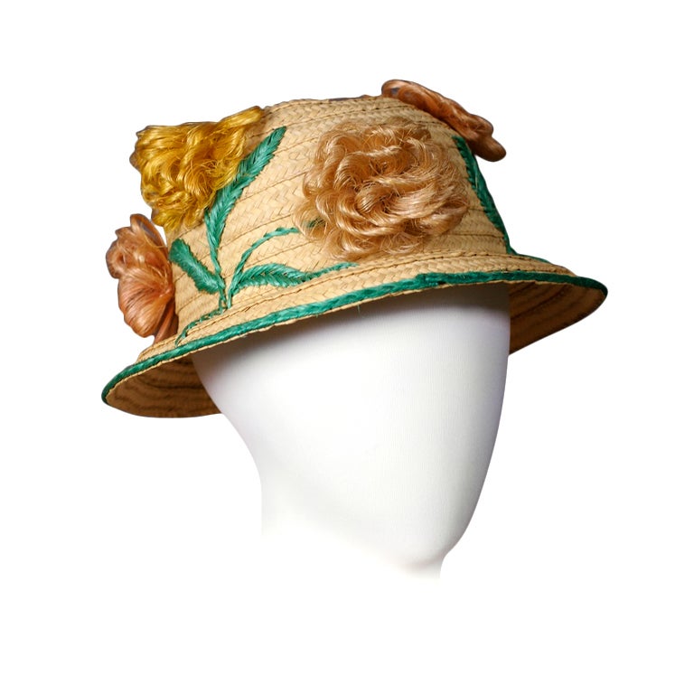 Stroh- und Raffia-Hut mit Blumenmuster im Angebot