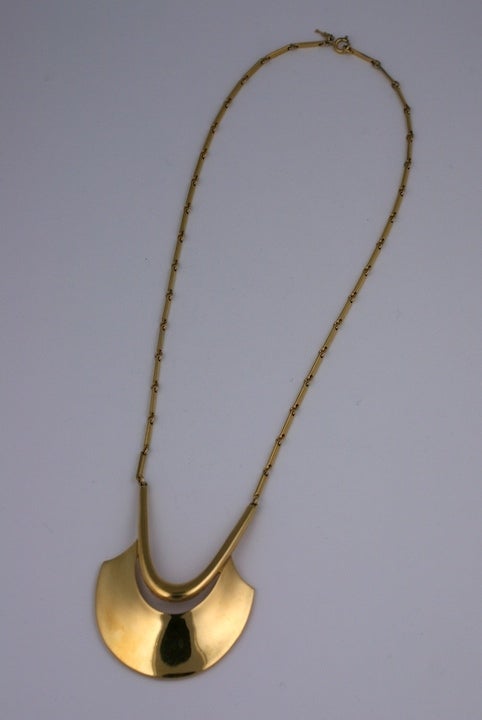Trifari modernist pendant with tribal overtones in gilt metal with bar link chain. 1970's USA. Chain 20