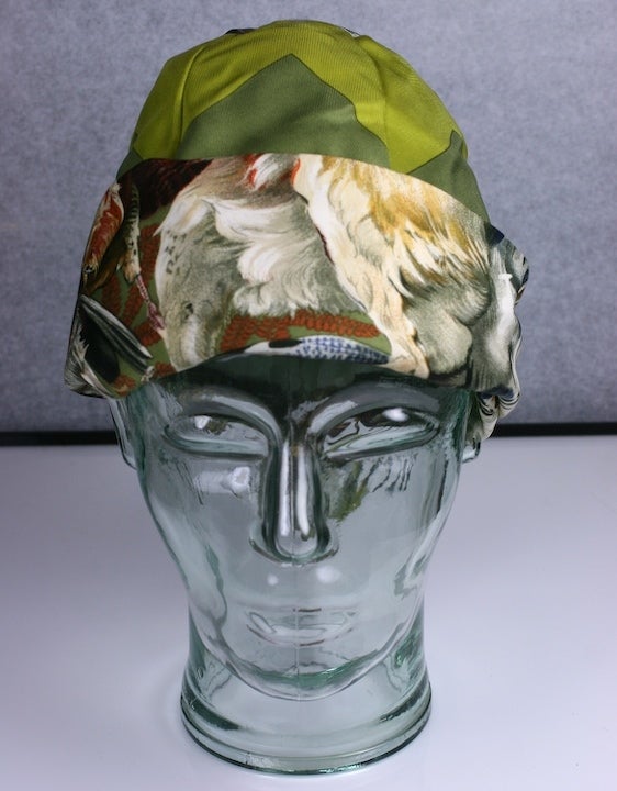 Hermes  Signature  Hunting Print Silk Twill Hat For Sale 1