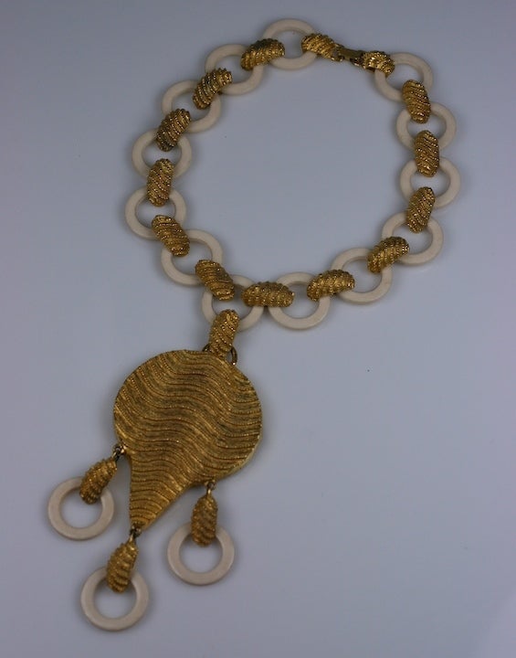 Massive and striking Webb style necklace in striated 