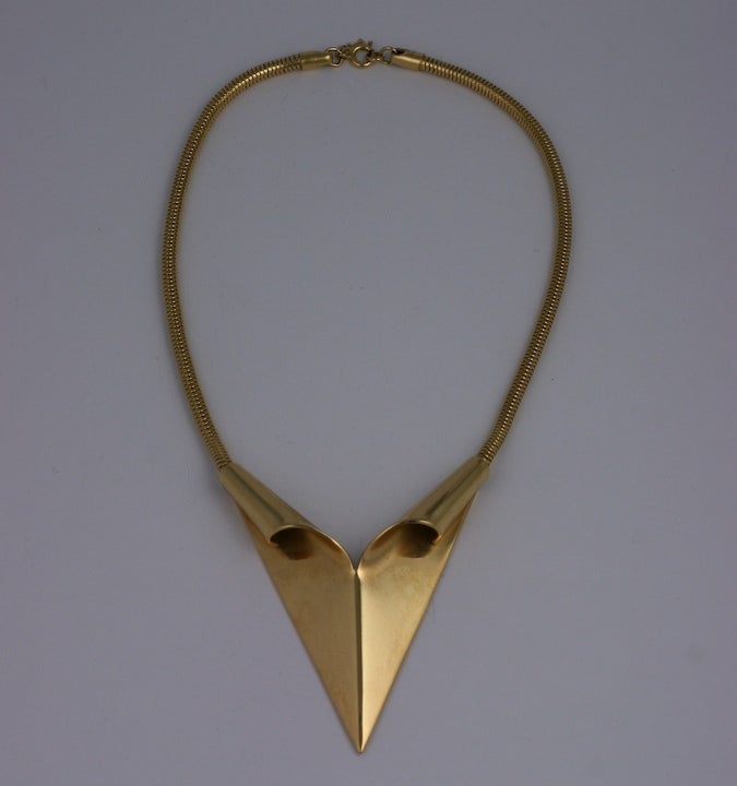 Cool and contemporary looking curled metal necklace with gilded snake chain by Trifari. USA 1980s. 16