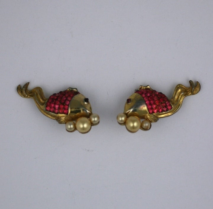 Art Deco Calvaire Invisibly Set Fish Earclips In Excellent Condition For Sale In New York, NY