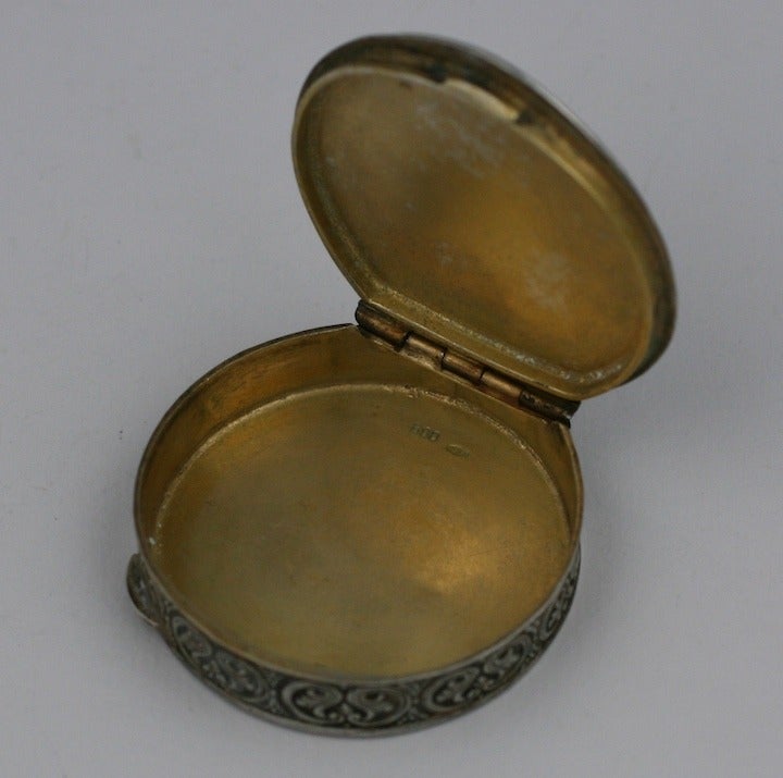 Pillbox aus Emaille und Silber (Braun) im Angebot