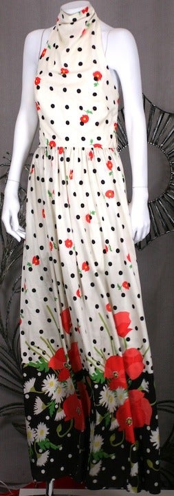 Charming Oscar de la Renta Poppy Print Halter dress in synthetic knit with large floral border. 1970s USA. 
Size 12 vintage/6-8 Contemporary.
Waist 26