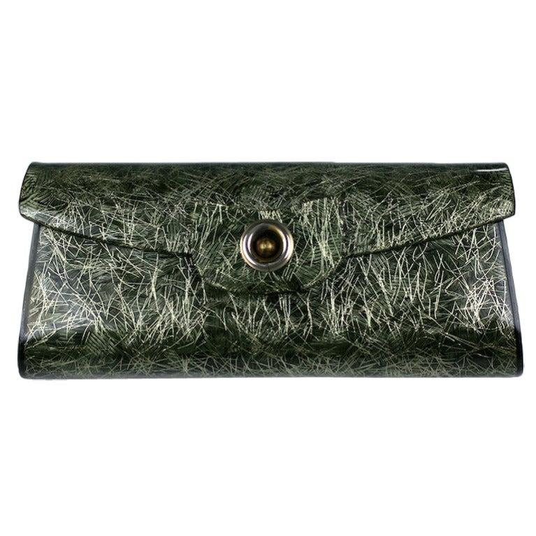 Pochette en forme d'épingle à cravate en bakélite verte d'algues des années  1950 En vente sur 1stDibs