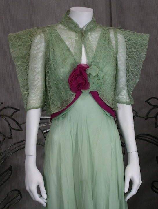 Chiffon Art Deco Celadon- und Fuschia-Kleid im Angebot 1