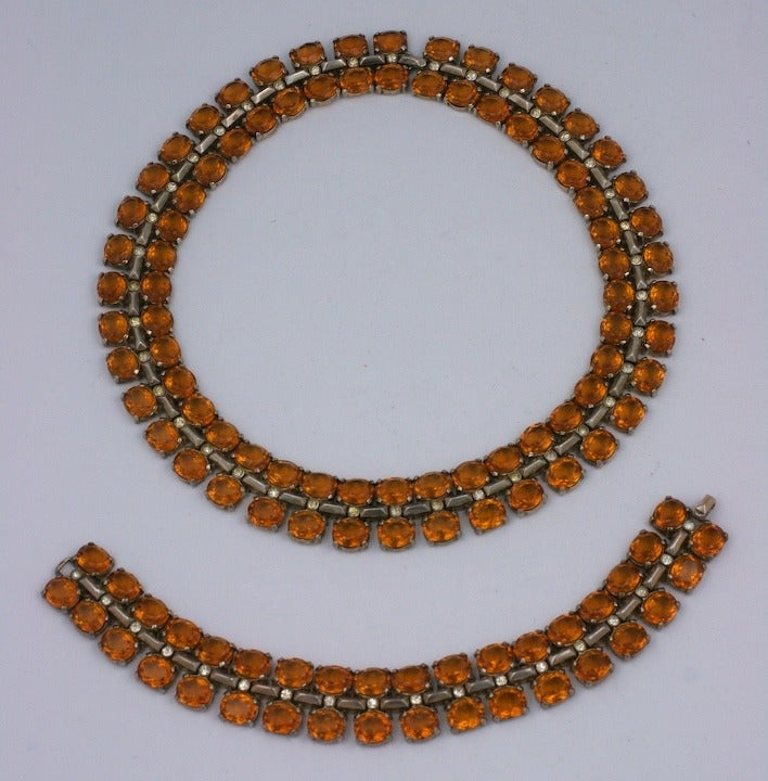 Maravillosa demiparadura retro Trifari de plata de ley lavada con oro, circa 1940. Se puede llevar como pulsera y collar o como collar extralargo. Magnífica calidad años 40 EE.UU.
Excelente estado

collar 15 pulgadas por 3/4 de pulgada
pulsera 7