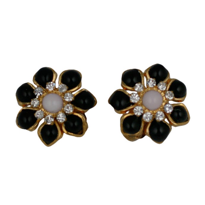 Marguerite Earrings in Jet and Pink Coral, MWLC For Sale