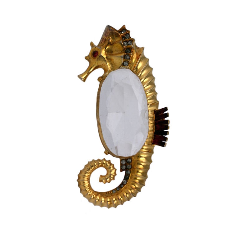 Broche Hippocampe Plaqué Or Avec Petit Saphir Cabochon – Neuve, Stock Bijouterie