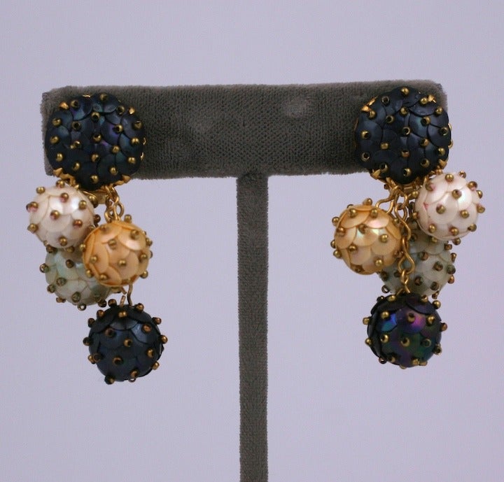 Lina Baretti, clips d'oreilles à paillettes