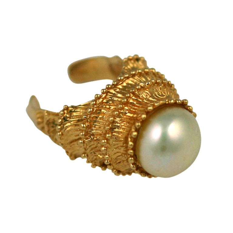 Carven Pearl & Gilt Temple Ring For Sale