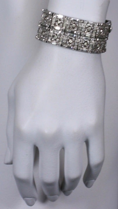 Paire de bracelets Art Déco en pâte Pour femmes en vente
