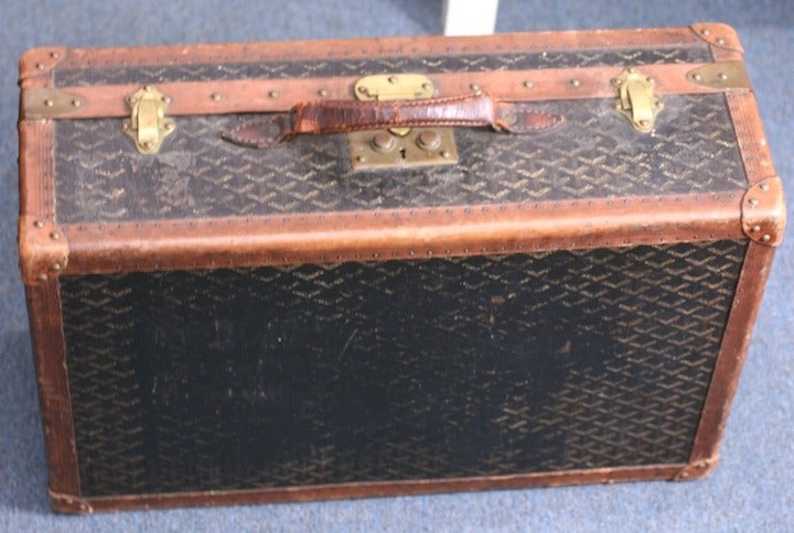 Early Maison Goyard Suitcase In Good Condition For Sale In New York, NY