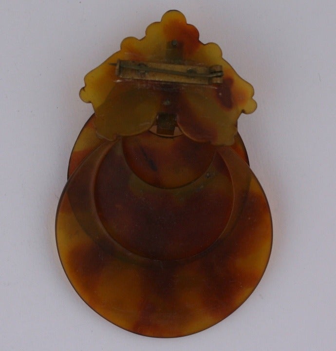 Victorien Grande broche victorienne en écaille de tortue représentant une porte coulissante en vente
