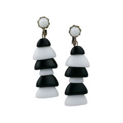 Miriam Haskell, boucles d'oreilles pagodes noires et blanches