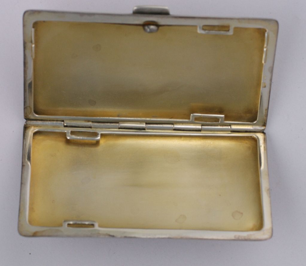Pristine lilac enamel sterling silver case from the Art Deco period. The interior is gold washed and the back is plain sterling.It was probably used in the period for womens small cigarettes. Excellent condition
3.5