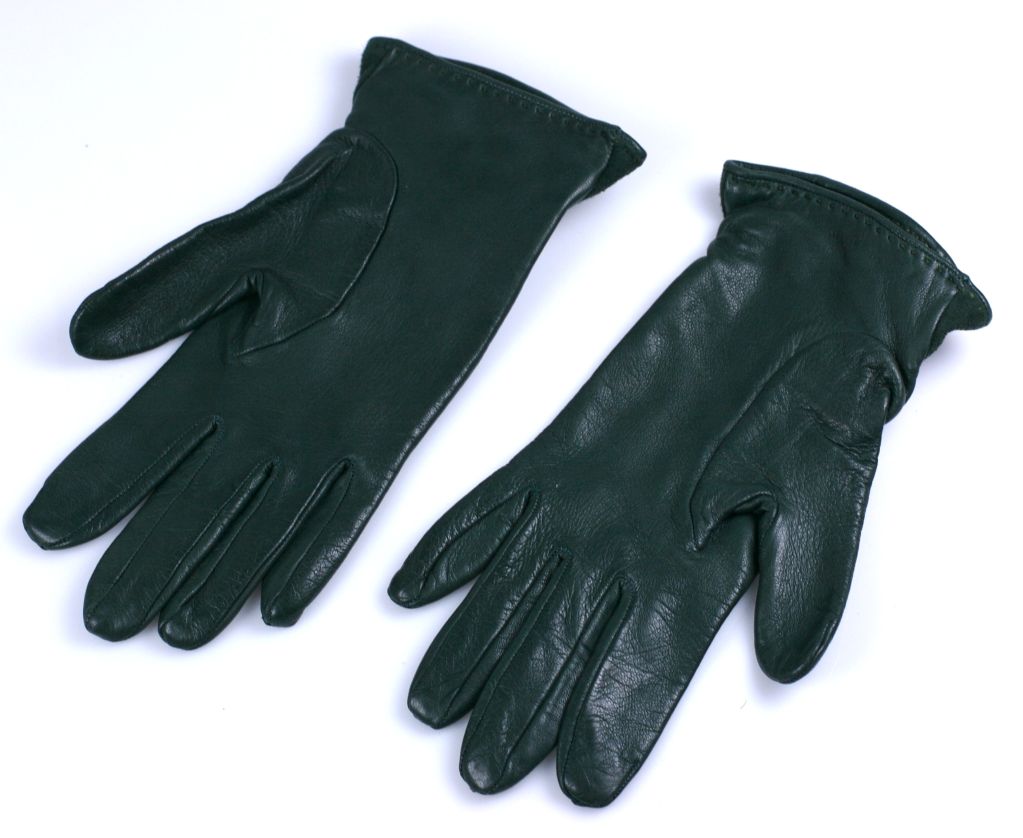 Hermes forest green calf gloves with signature gilt toggle hardware. The hardware is set into forest green suede motif.<br />
Leather is buttery soft.Lined in silk jersey. Size 6.5<br />
Made in France<br />
Excellent condition.