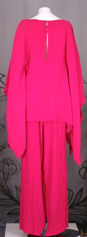 Pauline Trigere Hot Pink Crinkle Crepe Silk Ensemble In Good Condition For Sale In New York, NY