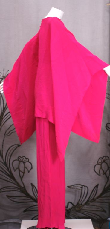 Pauline Trigere - Ensemble in seta crespa rosa caldo In condizioni buone in vendita a New York, NY