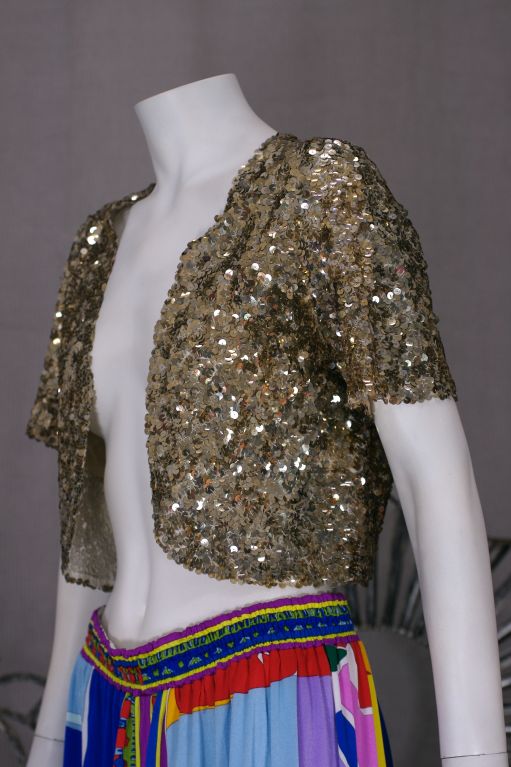Densely gold sequinned bolero sewn on a cotton tulle base from the 1930s. Worn with no closures.<br />
Excellent condition.