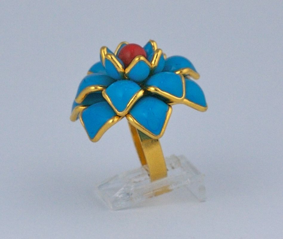 Handmade poured glass Zinnia ring by Mark Walsh Leslie Chin. Turquoise glass set within gilt metal. Dimensional ring w adjustable band.Made in France.
Images; Devon Aoiki in March ELLE.
Excellent condition
1.25