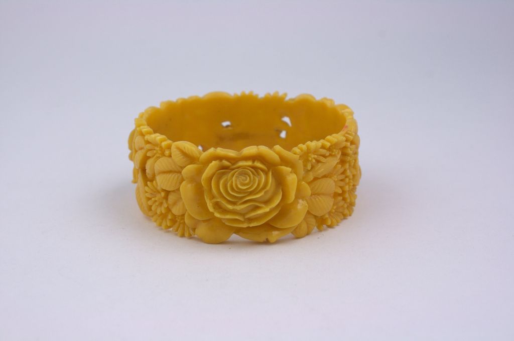 Bracelet rose en celluloïd 1930 Pour femmes en vente
