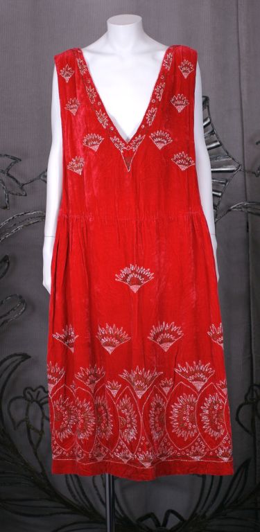 Women's Lovely Fan Beaded Velvet 1920s Dress For Sale