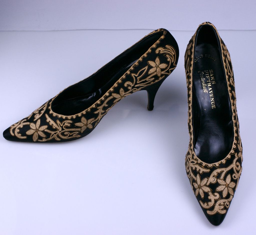 Italian Tambour Embroidered Black Silk Satin Pumps In Excellent Condition In New York, NY