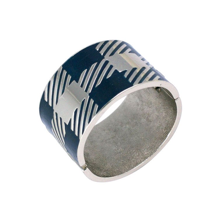 Enamelled glen plaid cuff from Lanvin, Paris circa 1970s. Navy cold enamel allover pattern on a silver toned base with side hinge closure. Made in France.<br />
Signed Lanvin.