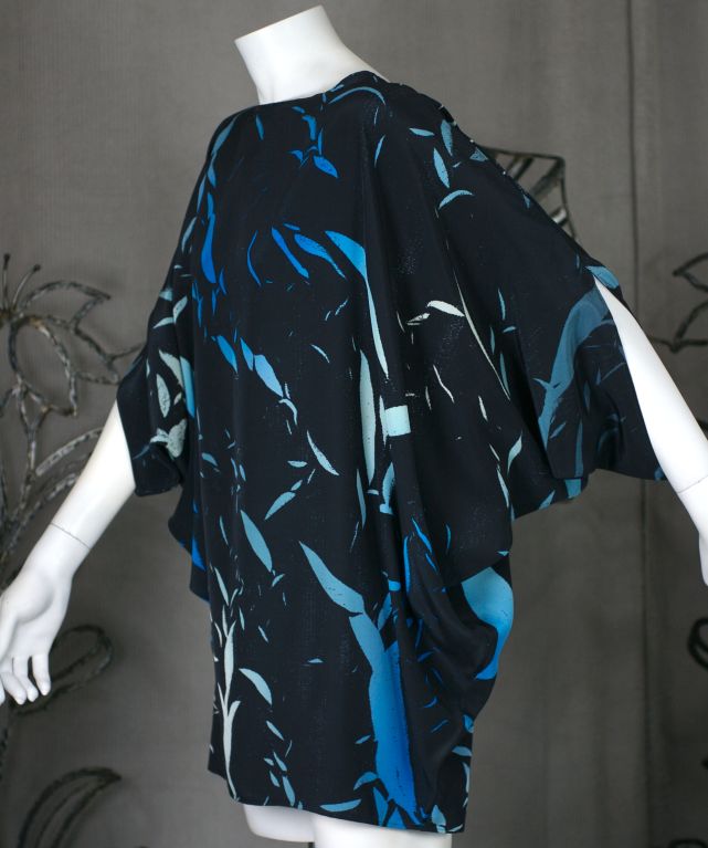 Great Margiela batwing silk crepe tunic/top with tonal blue abstract figurals on navy ground. Boat neckline. Early collection.<br />
Excellent condition<br />
Length: 29"<br />
Hem: 41"<br />
Neckline opening : 12"<br />
Overarm