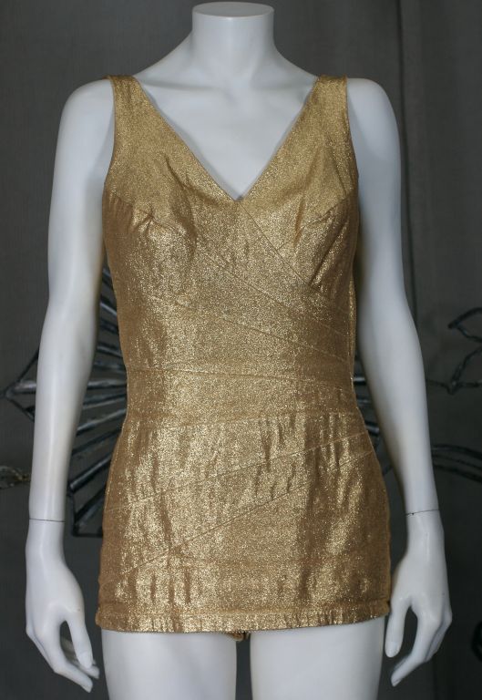 Goldfarbener Lame Pin Up-Anzug , 1950er Jahre. Damen im Angebot