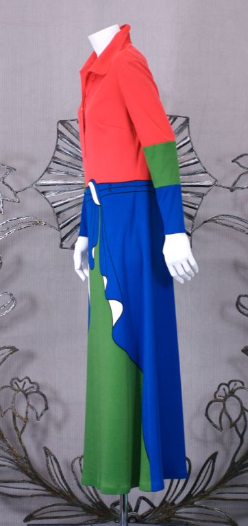 Kleid mit Trompe L'Oeil-Druck von Roberta de Camerino, Italien. Ein surrealer, falscher blauer Schal ist um die Hüften 