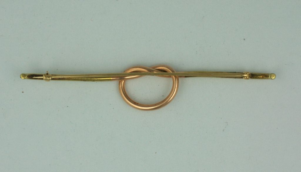 Art Deco 2 Toned Gold Knot Brooch In Excellent Condition For Sale In New York, NY