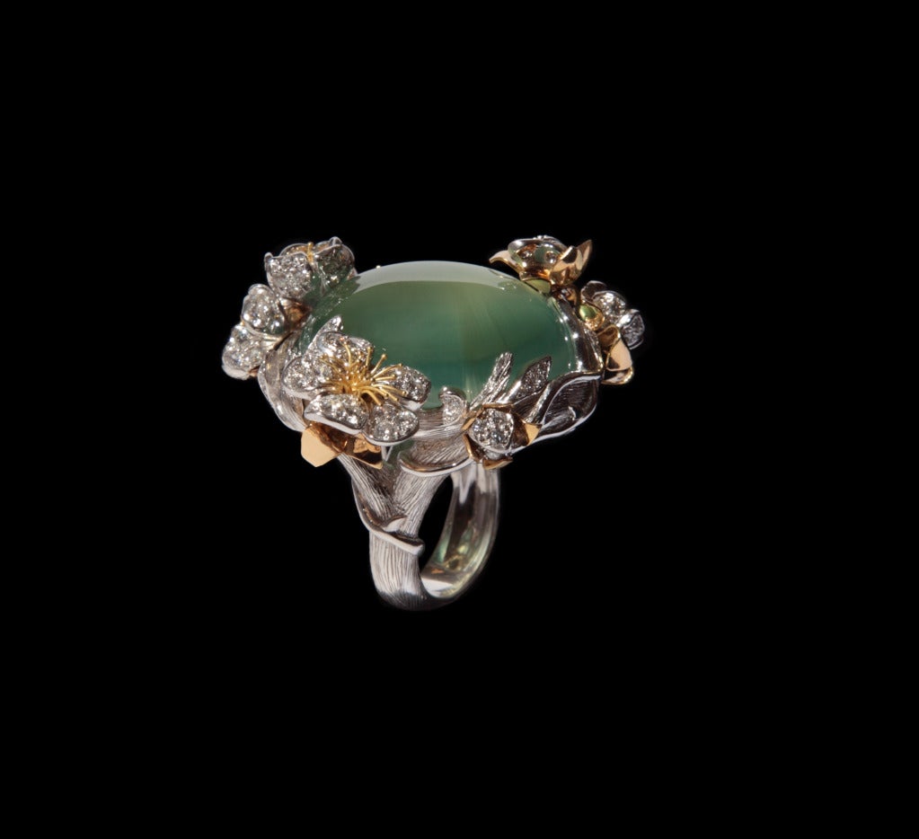 Yellow Gold 18K (42,54g ring with 164 white diamonds (3,21 cts) and Prehnite stone (67,06 cts)