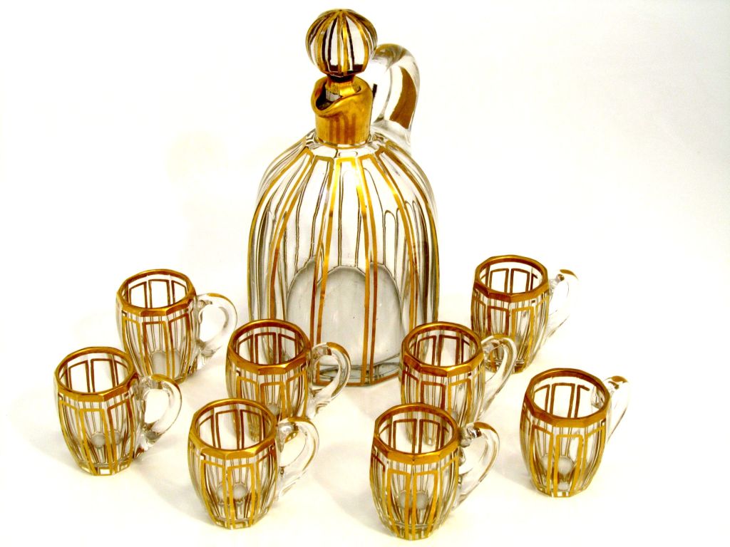 1870's Antique French Baccarat Cut Crystal Liquor Service Decanter & 8 Cups 

Exceptional and antique French Baccarat crystal liquor service, Napoleon III period. Comprising of a decanter and 8 cups. Fine quality crystal, patterned with engraving