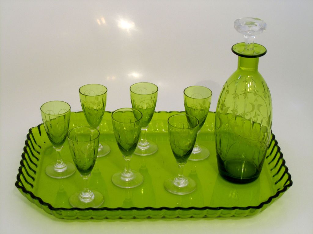 1900's ST LOUIS French Green Crystal Liqueur Set, Decanter, Cordials &Tray 

Exceptional and antique French St Louis cut crystal liqueur or aperitif service circa 1900, comprised of a decanter, 7 cordial glasses and tray. Amazing crystal green