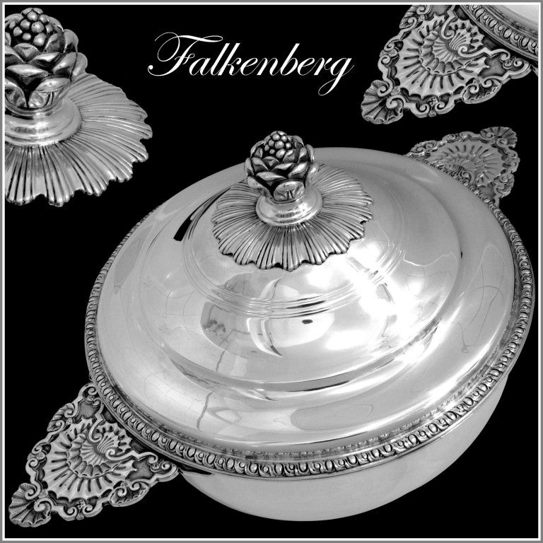 Fabulous French Sterling Silver Ecuelle, Covered Serving Dish/Tureen Rococo

Exceptional Rococo Pattern for this Covered Dish/Tureen/Vegetable Dish in sterling silver. Finesse of design and quality of execution rarely seen. No monogrammed.

Head