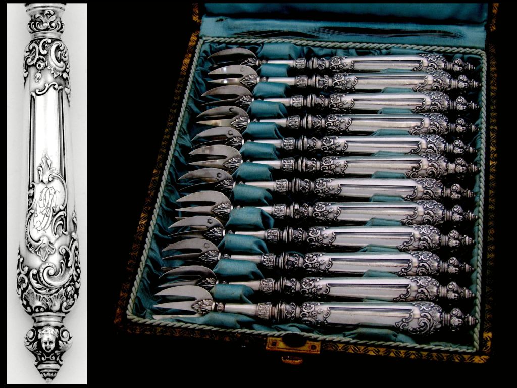 Fabulous French All Sterling Silver Oyster Forks 12 pc with original box Cherubs

With upwardly curved triple-tines, the filled handles have Renaissance Rococo decoration and cherubs'heads at their tips.

Hallmarks :
Head of Minerve 1 st titre