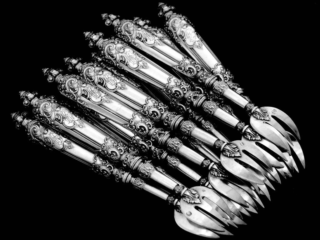 Fabulous French All Sterling Silver Oyster Forks 12 pc w/original box Cherubs In Good Condition In Triaize, Pays de Loire