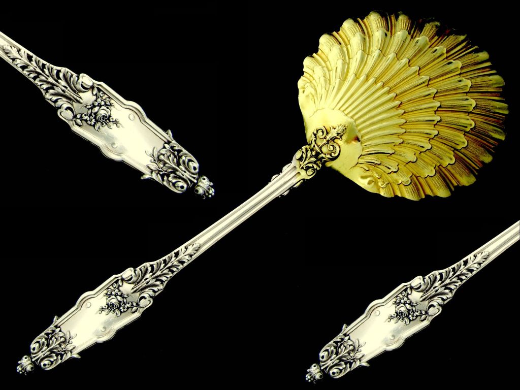 Puiforcat Fabulous French All Sterling Silver Vermeil Strawberry Spoon Acanthus In Excellent Condition For Sale In Triaize, Pays de Loire