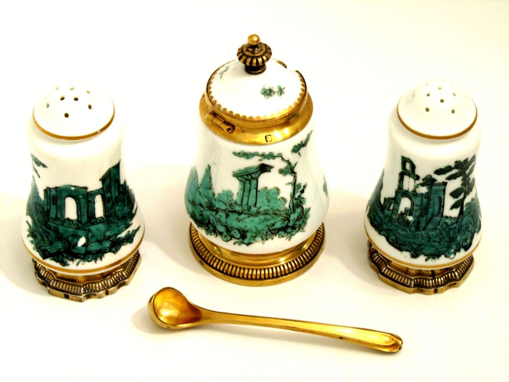French Sterling Silver Vermeil and Sevres Porcelain Condiment Set 4 pc with Box In Good Condition For Sale In Triaize, Pays de Loire