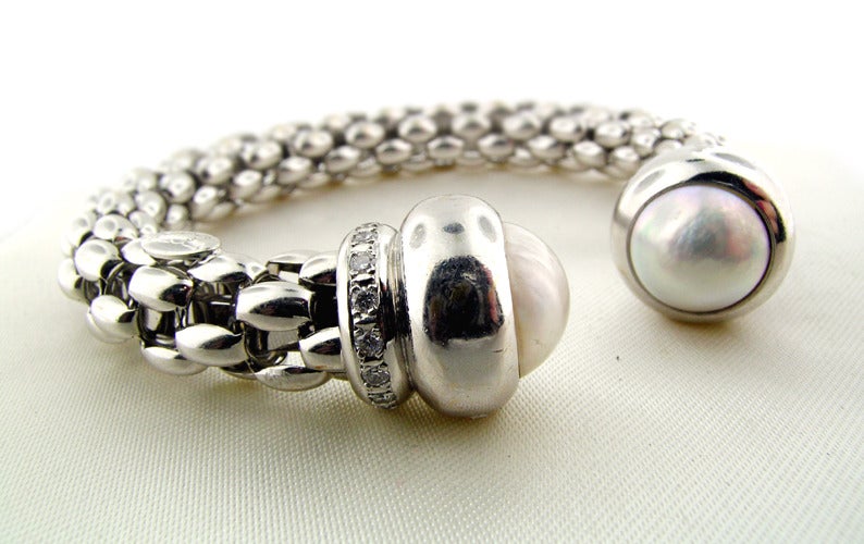 Fope Gioielli  White Gold Pearl and Diamond Cuff Bracelet For Sale 2