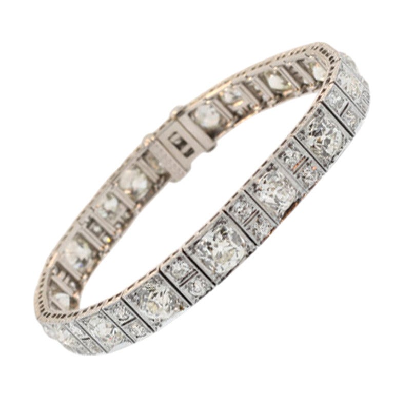 Exceptional Art Deco 17.43 ct. Diamond and Platinum Bracelet