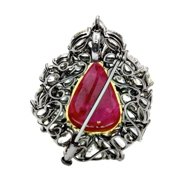 Broche y colgante de rubíes y diamantes en forma de gota de Birmania sin calor de 20,91 quilates en Excelente estado para la venta en New York, NY