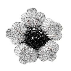 Broche pour femme à fleurs en diamants