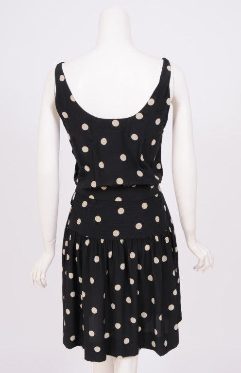 Martha, Palm Beach - Robe à pois blancs sur soie noire Pour femmes en vente