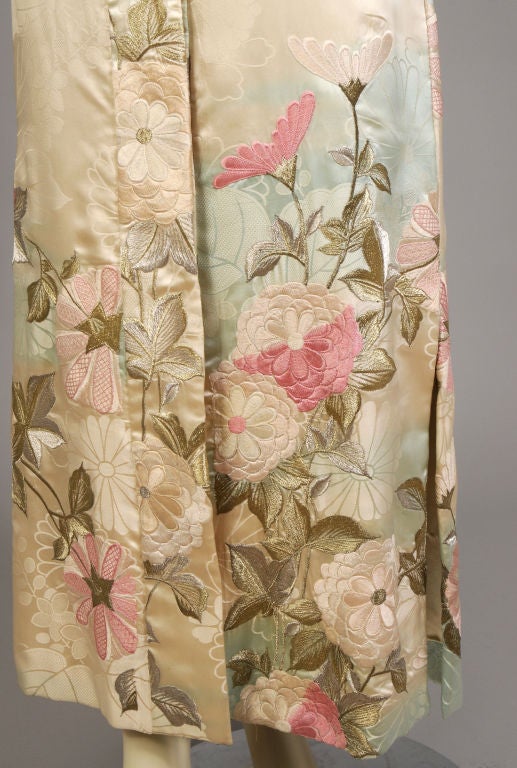 Japanese Floral Silk Evening Coat Hand Embroidered Pastel Silk and Gold Thread  In Excellent Condition In New Hope, PA